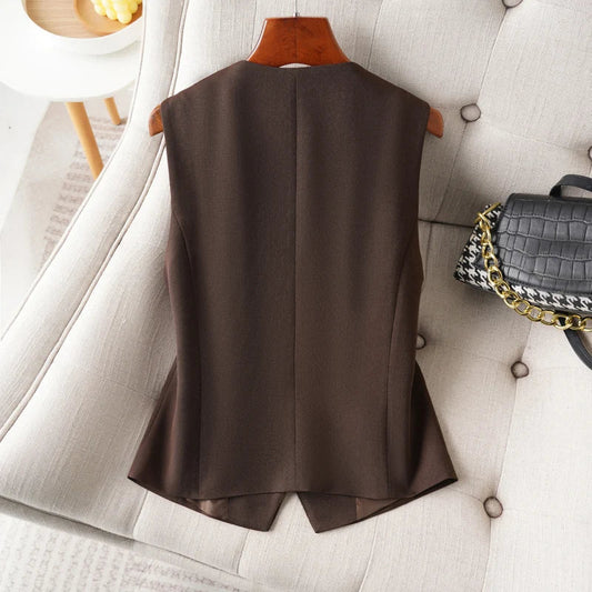 Coffee Colored V-Neck Single Breasted Short Womens Vest in Spring and Autumn Fashionable and Slimming for the Workplace Wearing