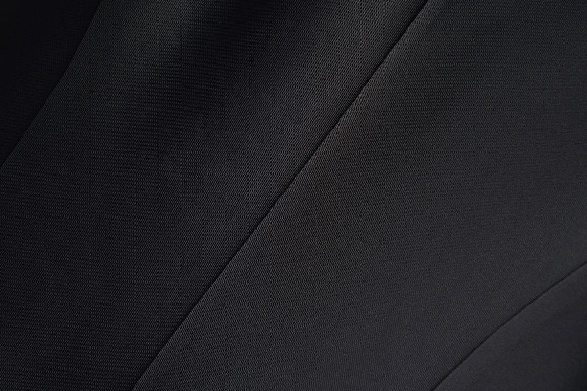 Black short V-neck slim fitting vest for women's spring and autumn jackets can be paired inside