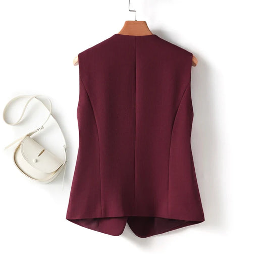 Burgundy Short Oblique Button V Neck Vest for Women in Spring and Autum Fashionable Slimming Look Sleeveless Top for Outer Wear