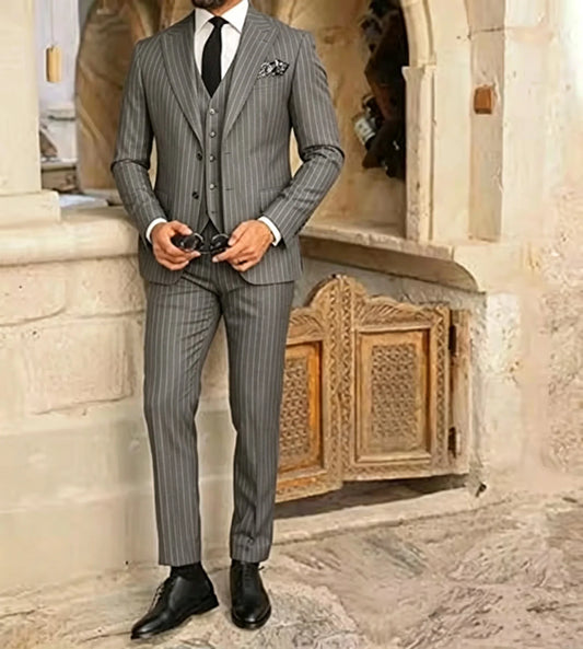 Elegant Pinstripe Suit for Men 3 Piece Blazer Vest and Pant Set Peak Lapel High Quality Customized Men Suit for Wedding Business