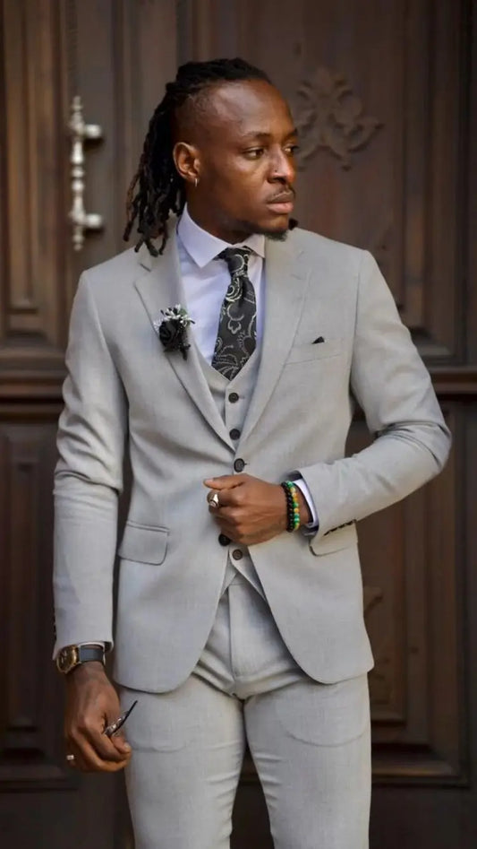 Light Gray Slim Fit 3 Pieces Men Suits Peaked Lapel Two Buttons Formal Premium Wedding Party Tuxedos (Jacket+Pant+Vest)
