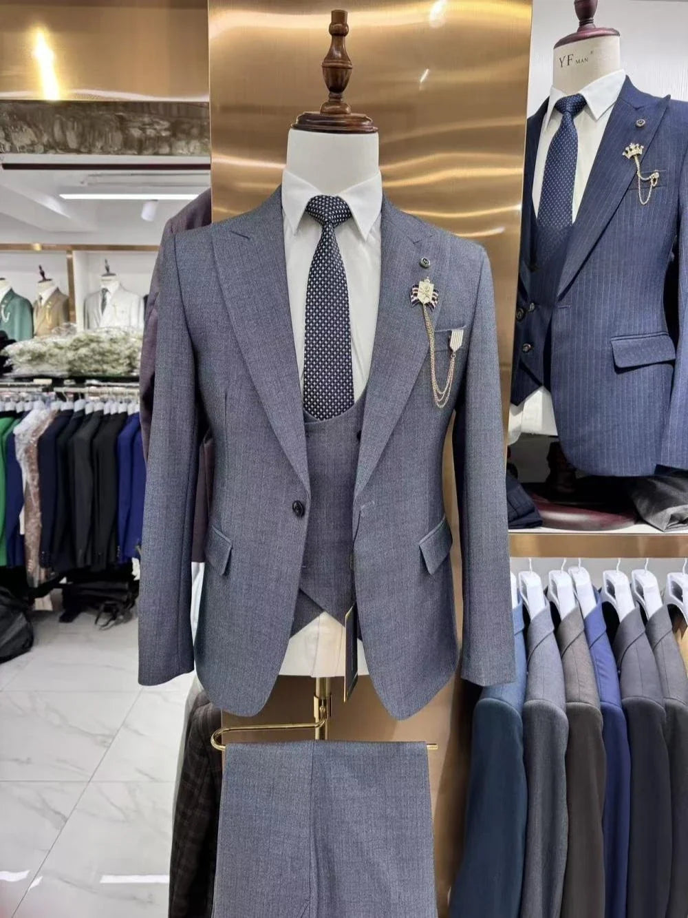 Men's Formal Peak Lapel Suit Set 3 Pieces Business Outfit Elegant Handsome Slim Fit Suits For Men Host Costumes Party Tuxedo
