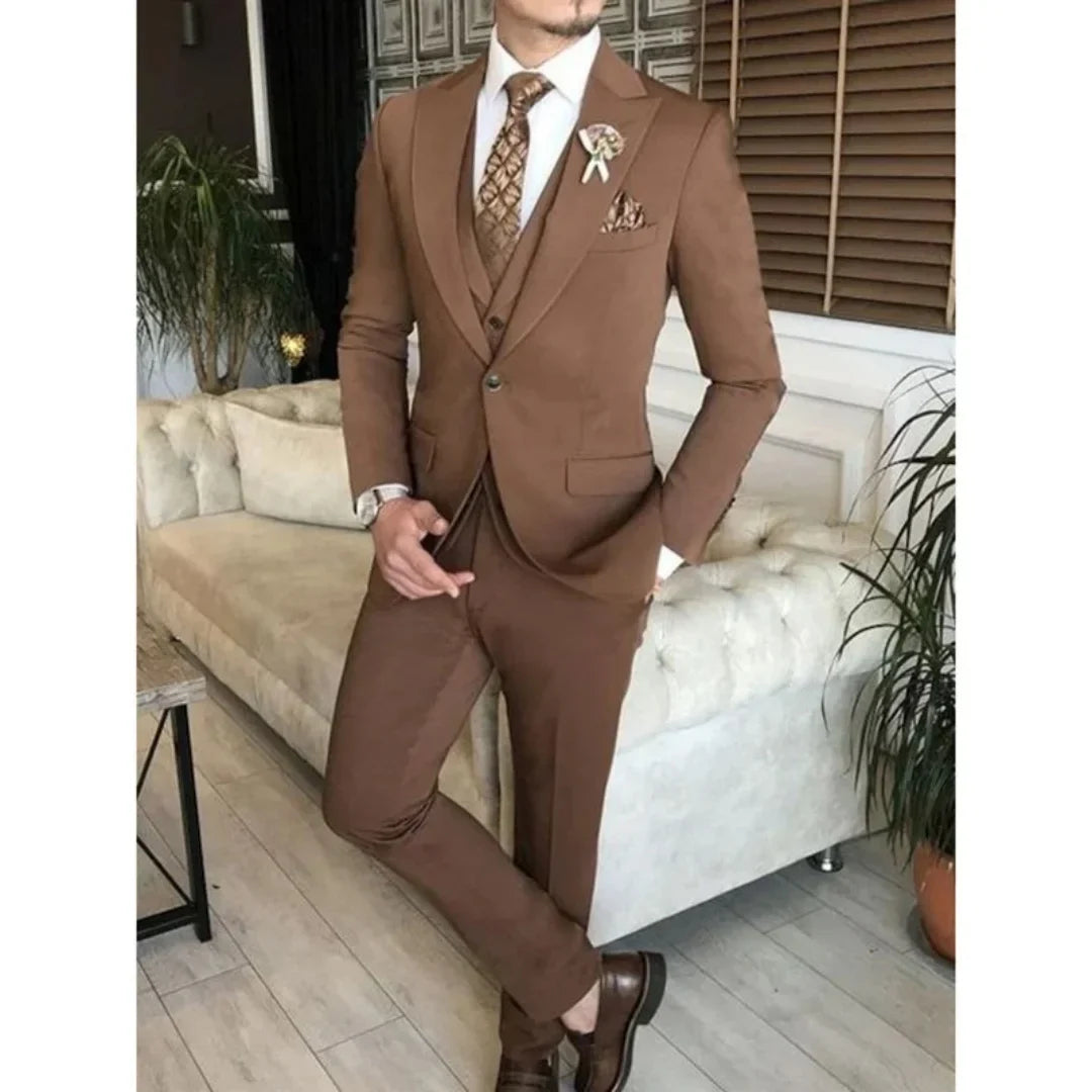 Elegant Terno Suits for Men Brown Outfits Single Breasted Peaked Lapel 3 Piece Jacket Pants Vest Slim Fit Costume Hombres