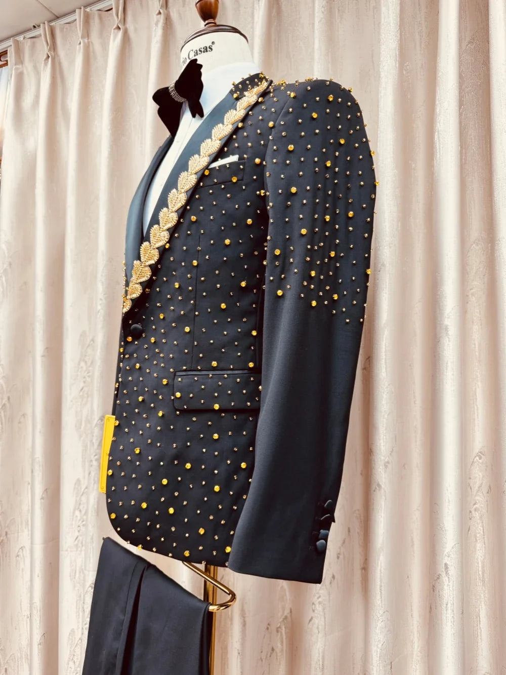 Men's Golden Beaded Suits 3 Pieces Banquet Party Wear Exquisite Peak Lapel Suit Set Wedding Party Outfit Stage Costumes S-3XL