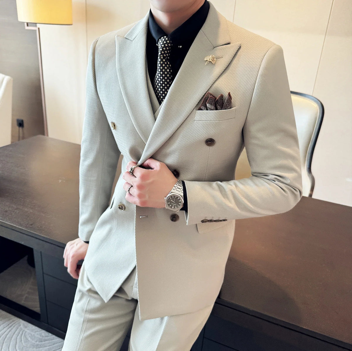 The men's three-piece wedding dress set for the autumn and winter of 2025 is a fashionable, trendy and stylish double-breasted m