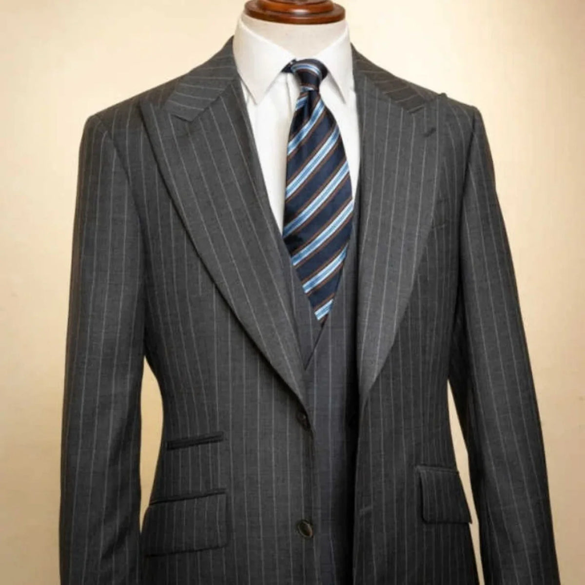 Mens Grey Pinstripe 3 Piece Suit Single Breasted Wide Peak Lapel Vest And Pants Formal Business Wedding Guest Customized