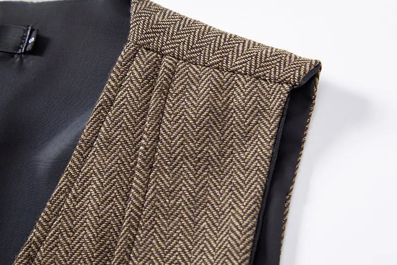 Men's Triple-Breasted Herringbone Tweed Vest – Retro Fake Two-Piece Waistcoat for Weddings & Smart-Casual Occasions