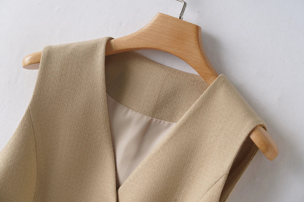 Fashionable Sleeveless Suit Vest for Women in Spring and Autumn Single-Breasted Short V Neck Top Layered with Workplace Elegant W