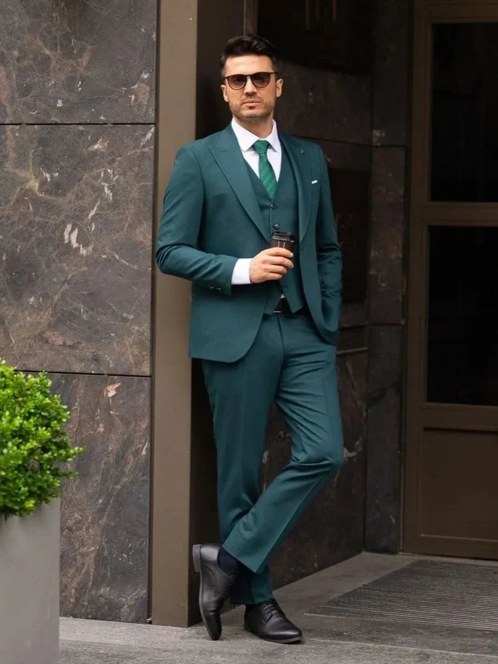 2026 Newest Men's Green Suit Set 3 Pieces In Stocks Elegant Peak Lapel Suits Host Outfit Groom Sets Slim Fit Dancing Tuxedo Wear