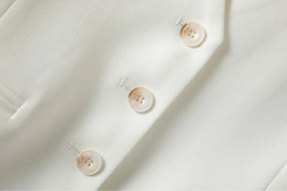 White Single Breasted V-Neck Short Slim Fitting Vest for Women in Spring and Autumn, Can Be Worn Externally or Internally with B