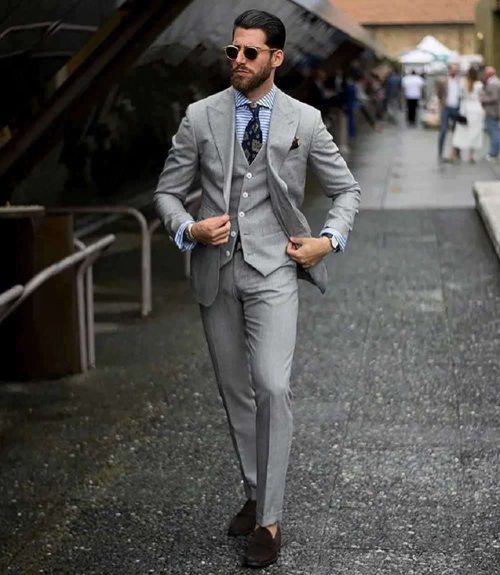 Light Grey Groom Tuxedos Groomsmen Mens Wedding Dress Excellent Man Jacket Peak Lapel Blazer (Jacket+Pants+Vest)