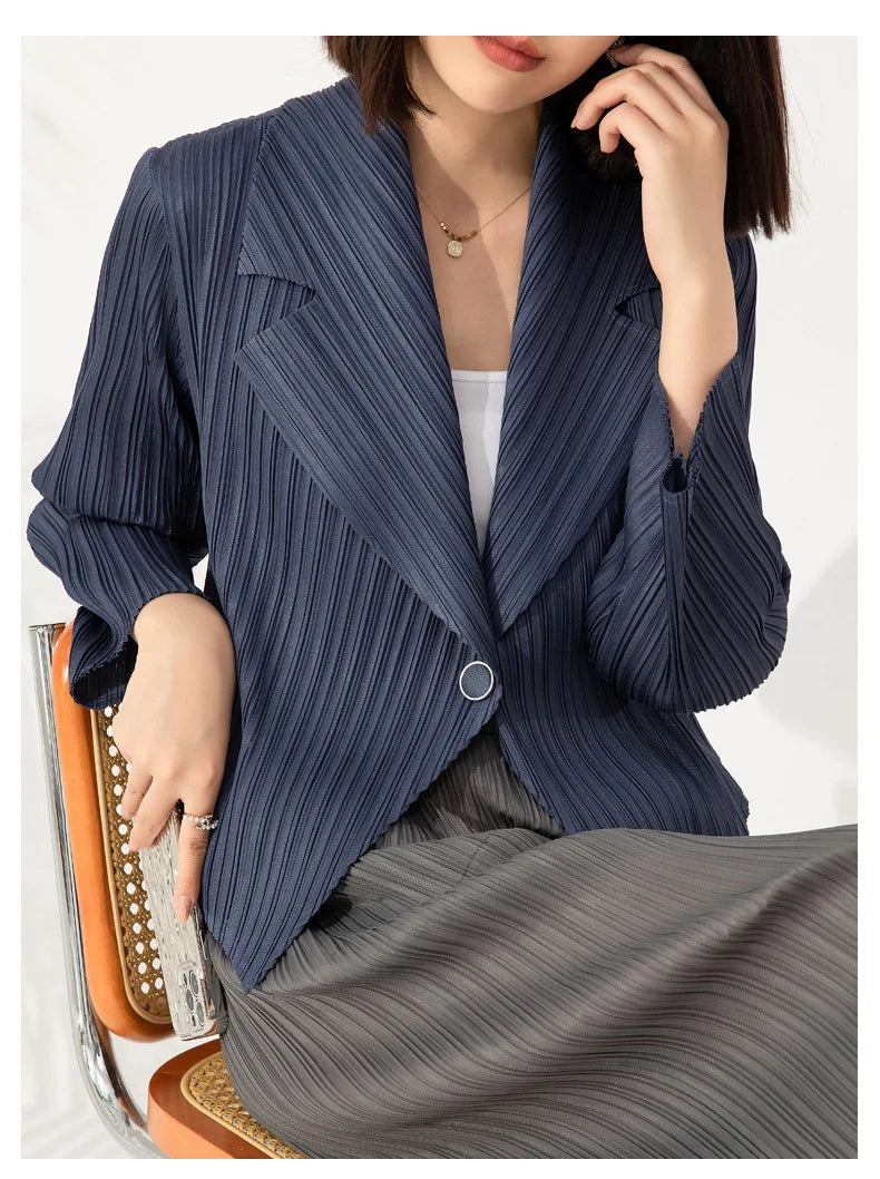 Pleated Coat Women's Early Autumn New Style 2023 Fashionable Versatile Suit Collar One Button Temperament Short Suit Top