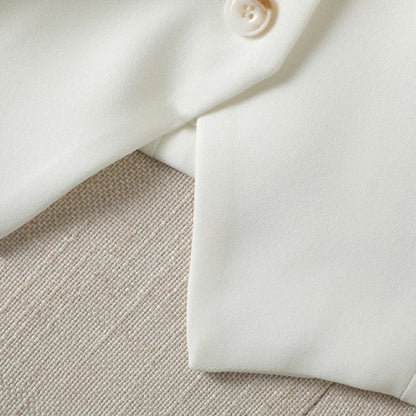 White Single Breasted V-Neck Short Slim Fitting Vest for Women in Spring and Autumn, Can Be Worn Externally or Internally with B