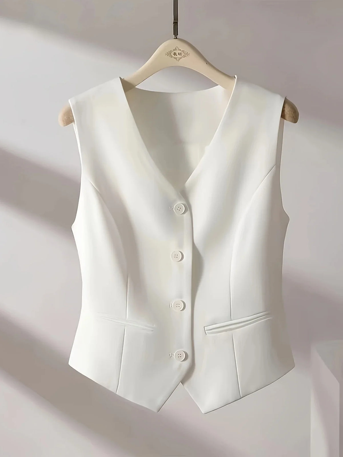 Women's Sleeveless Vest V-Neck Button Front Cut Casual Style With Elegant Spring Summer and Fall Routine Suitable for the Office