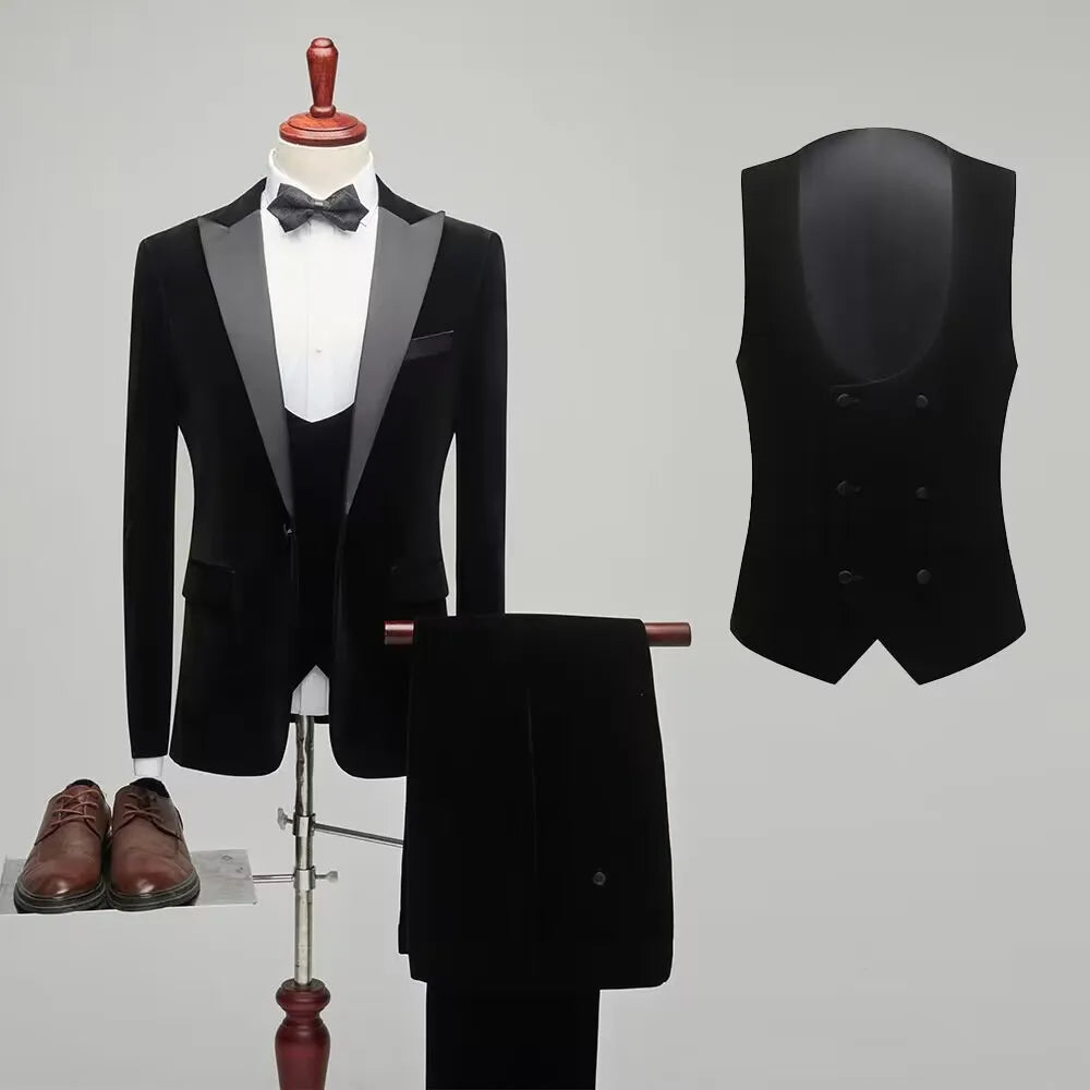 Red Velvet Men's 3 Pieces Suit Peak Lapel Jacket Waistcoat and Trousers Dinner Wedding Tuxedos Slim Fit Formal Business Suits