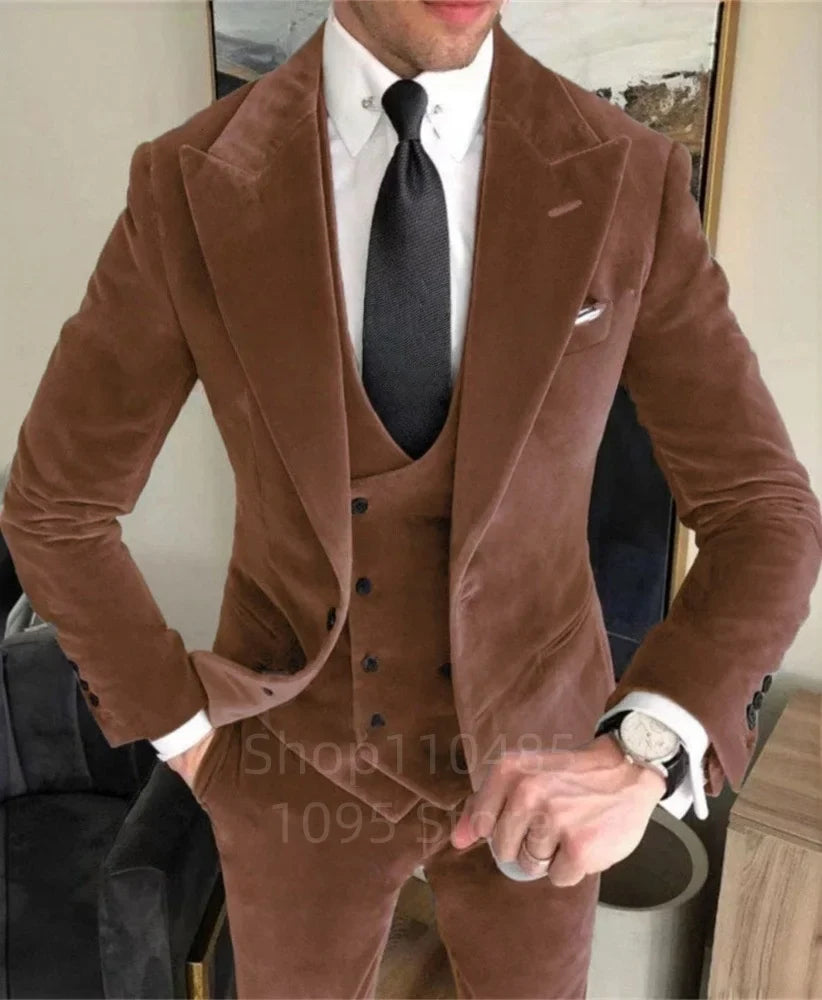 Elegant Velvet Men's 3 Pieces Suit Peak Lapel Jacket Vest and Trousers Dinner Wedding Tuxedos Slim Fit Formal Business Suits