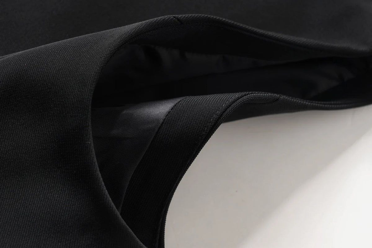 Black short V-neck slim fitting vest for women's spring and autumn jackets can be paired inside