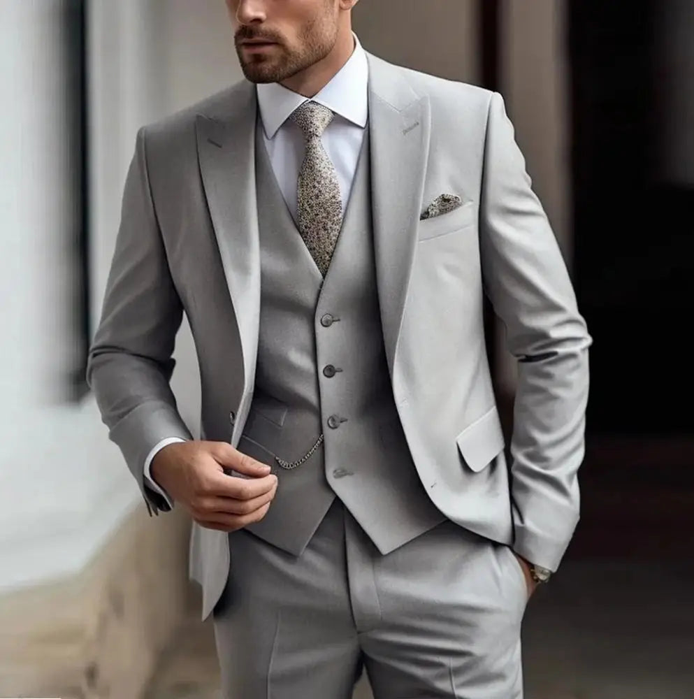 Elegant Gray Men's Suit Slim Fit Fashion Wedding Tuxedo 3 Piece Two Buttons Peak Lapel Blazer Vest Pants for Party Homme Costume
