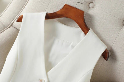 White Single Breasted V-Neck Short Slim Fitting Vest for Women in Spring and Autumn, Can Be Worn Externally or Internally with B