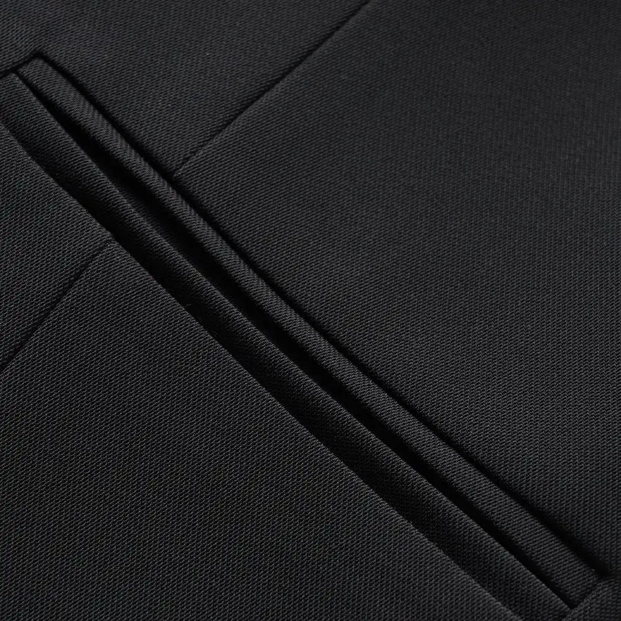 Black short V-neck slim fitting vest for women's spring and autumn jackets can be paired inside