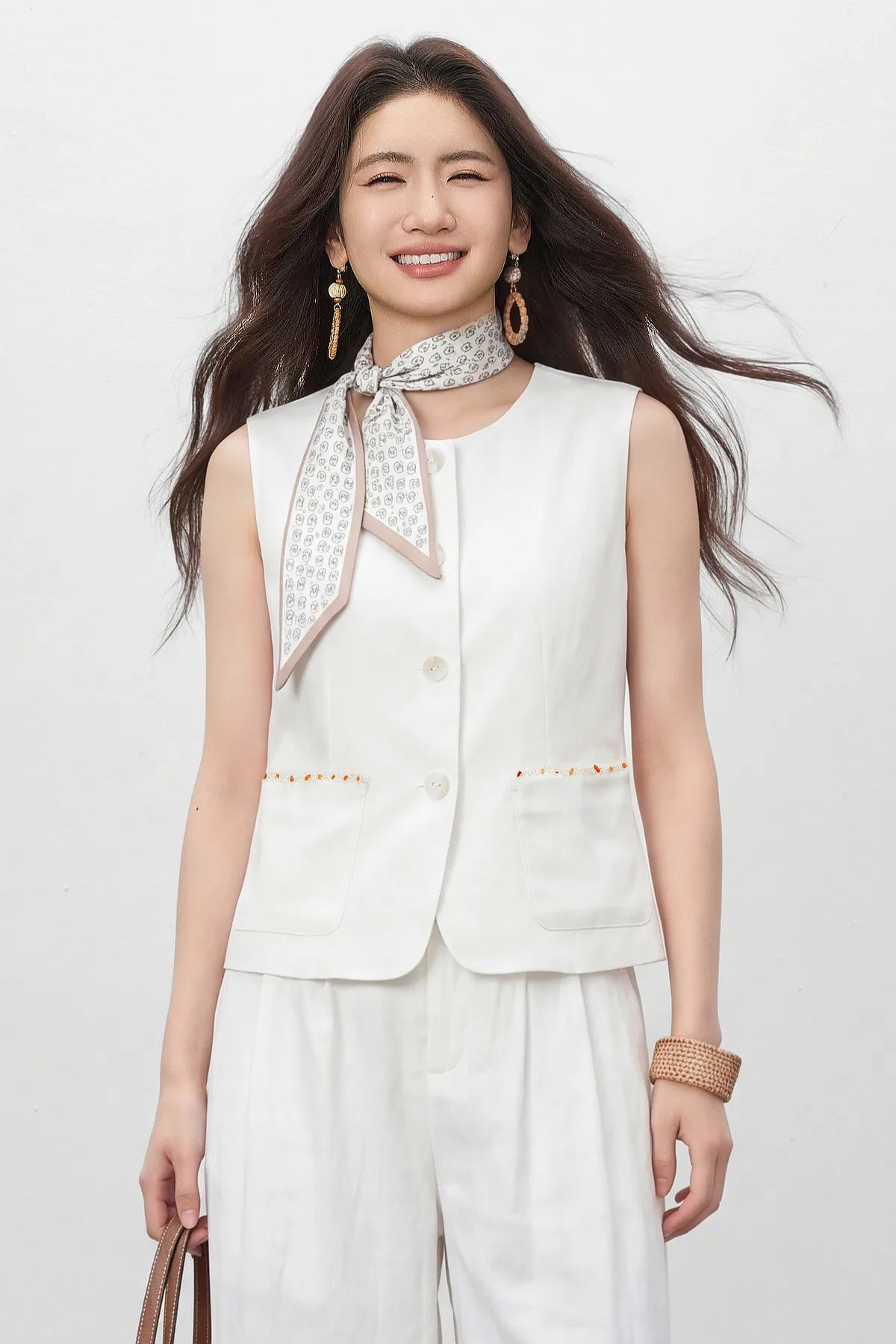 Women's White Vest Blazer 2026 Summer Round Neck Slim Thin Simple Versatile Top Ladies Commute Outfit Q62JA7390