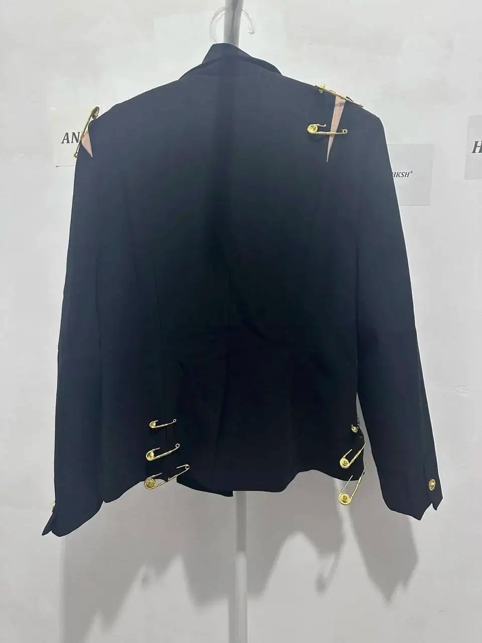 Autumn New Women Chic Blazer Asymmetrical Pin Design Single Button Slim Fit Elegant Fashion Office Lady Stylish Coat HK9876