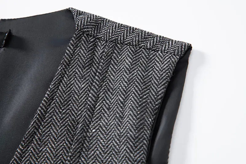 Men's Triple-Breasted Herringbone Tweed Vest – Retro Fake Two-Piece Waistcoat for Weddings & Smart-Casual Occasions