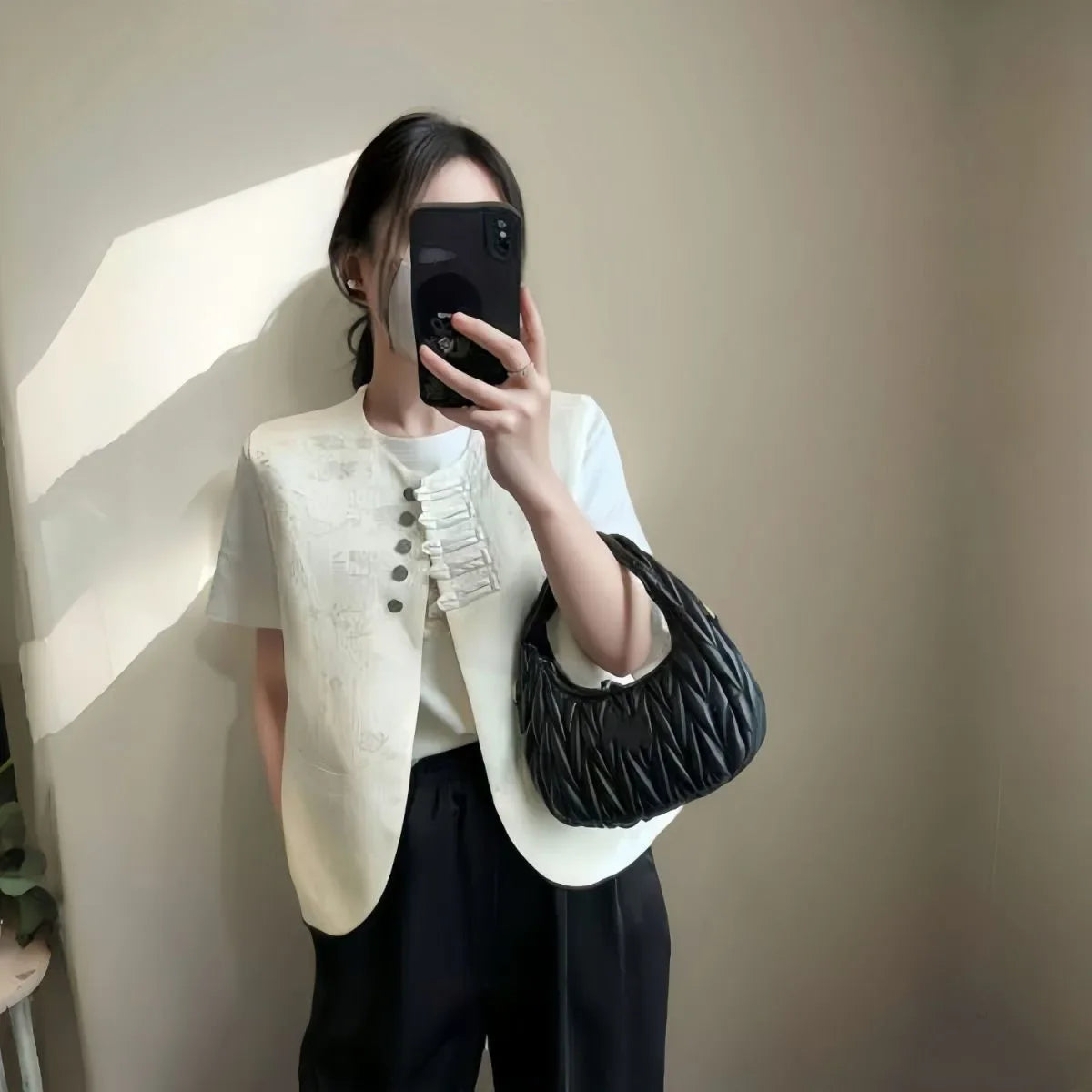 New Chinese Style Buckle Vest Coat For Women New Spring Autumn O-Neck Embroidery Sleeveless Jacket Fashion Jacquard Waistcoat