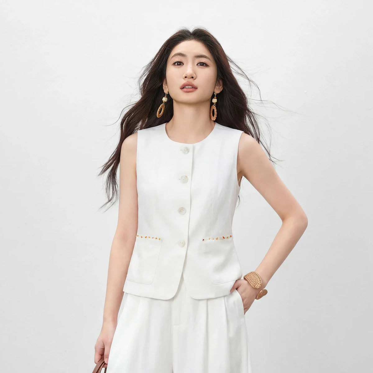 Women's White Vest Blazer 2026 Summer Round Neck Slim Thin Simple Versatile Top Ladies Commute Outfit Q62JA7390