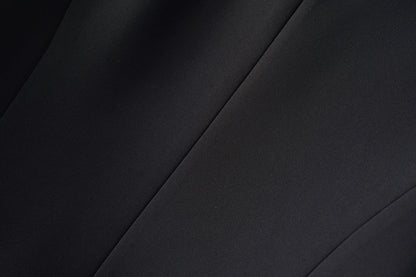 Black short V-neck slim fitting vest for women's spring and autumn jackets can be paired inside