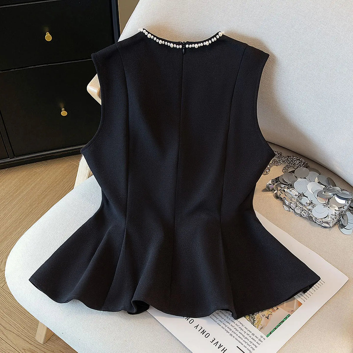 、2026 Summer New Top Women's Commuting Simple Solid Slim Short Sleeveless Shirt Round Neck Shirt Women Black Zipper Blazer Vests