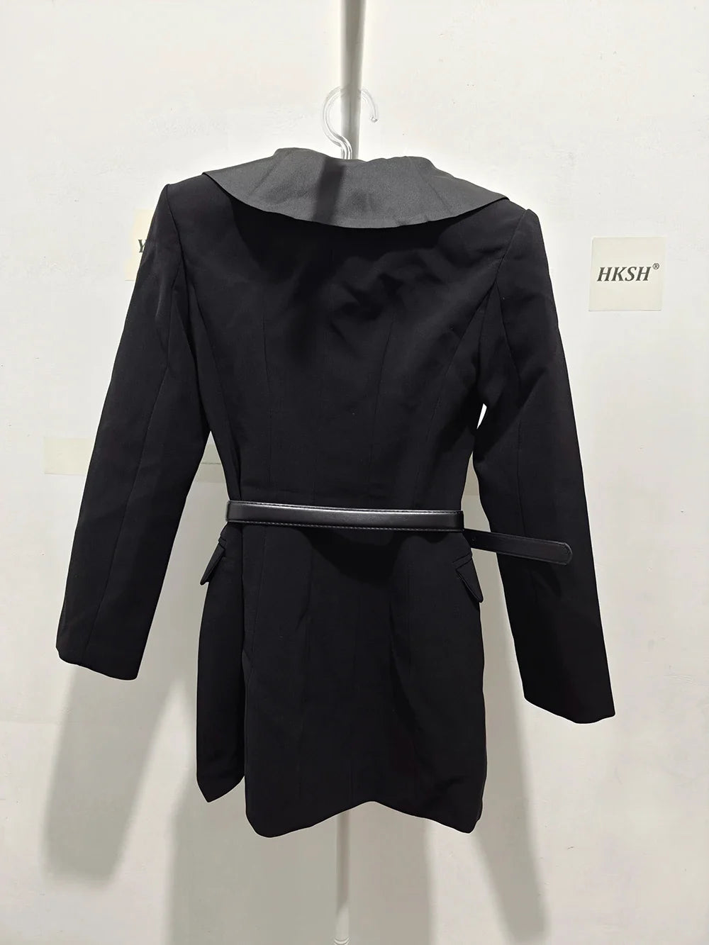 Women Elegant Fashion Blazer Belted Slim Fit V-neck Long Sleeves Office Lady Temperament High-end Jacket New Spring HK20000