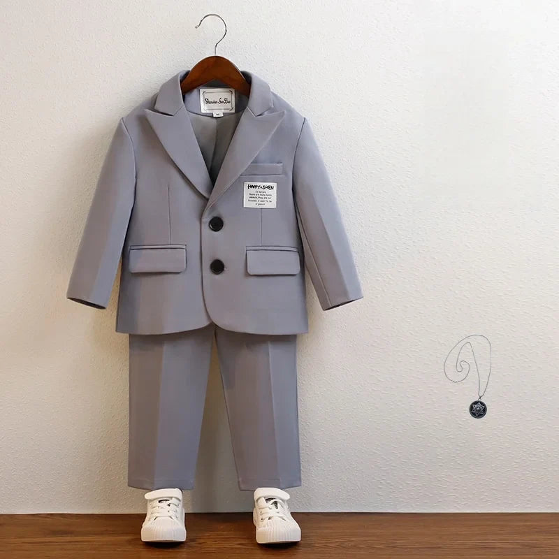 Kids Pure White Casual Suit Set Boys 3Pieces Wedding Dress With Jacket Pants Necklace Flower Kids Piano Performance Costume