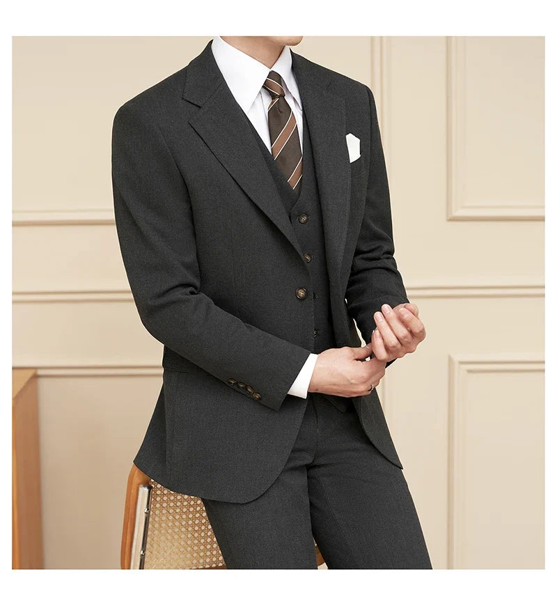 High-quality men's banquets come with a versatile and trendy business casual three-piece wedding set