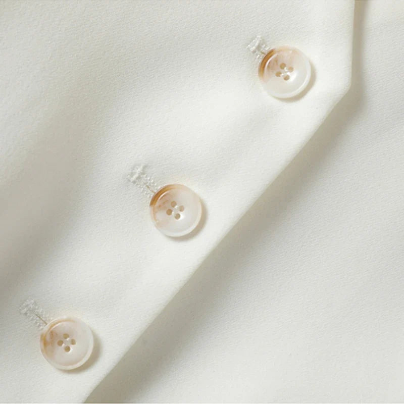 White Single Breasted V-Neck Short Slim Fitting Vest for Women in Spring and Autumn, Can Be Worn Externally or Internally with B