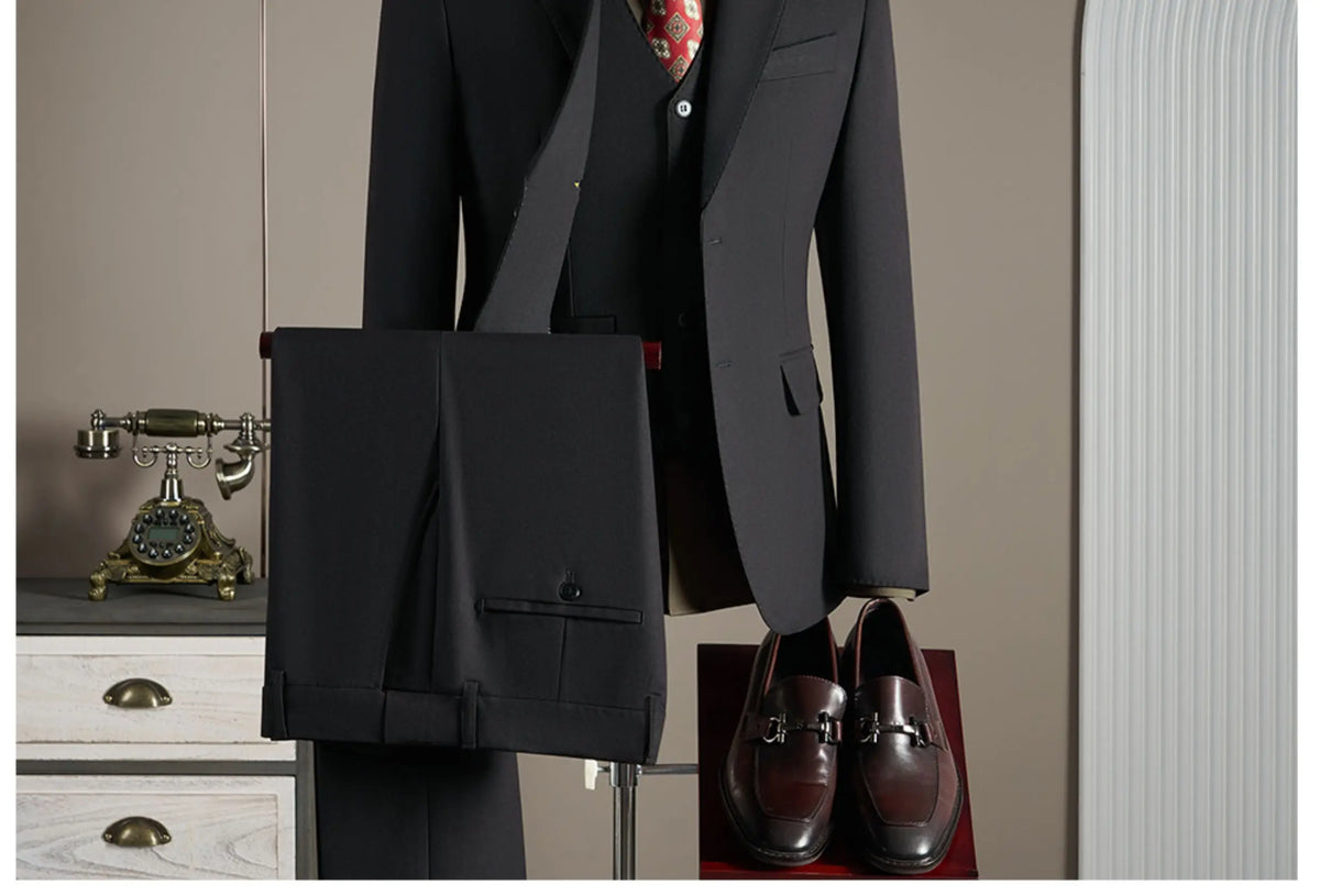 Men's Wool Blend Three-Piece Suit – Slim Fit British Style for Weddings & Formal Occasions