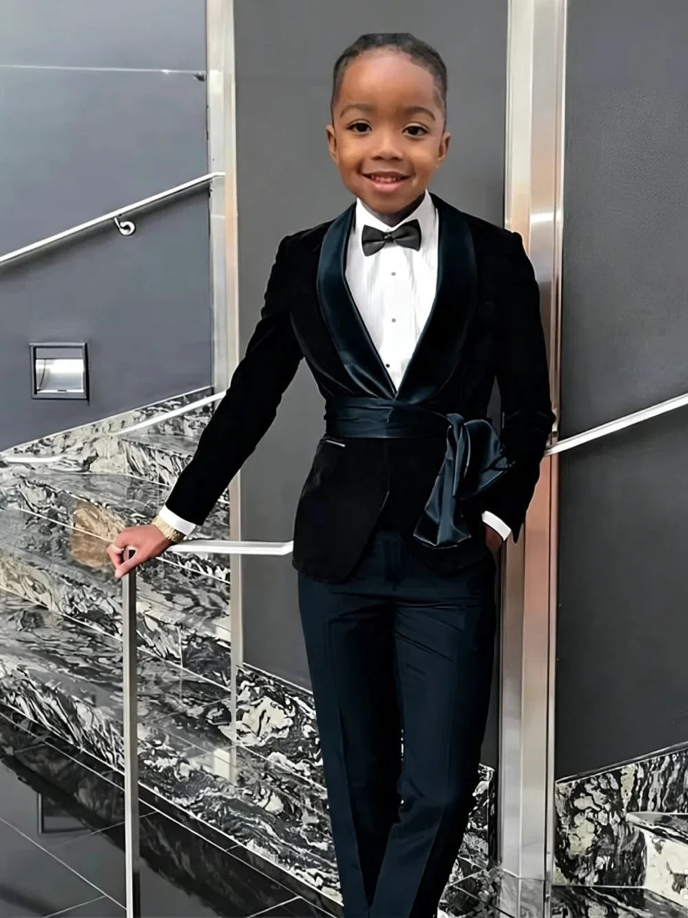 New Boys Velvet Suit Set 2 Pieces Formal Party Wear Fashionable Handsome Kids Regular Fit Tuxedo Wedding Guest Outfit