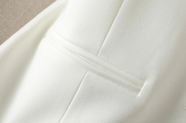 White Single Breasted V-Neck Short Slim Fitting Vest for Women in Spring and Autumn, Can Be Worn Externally or Internally with B