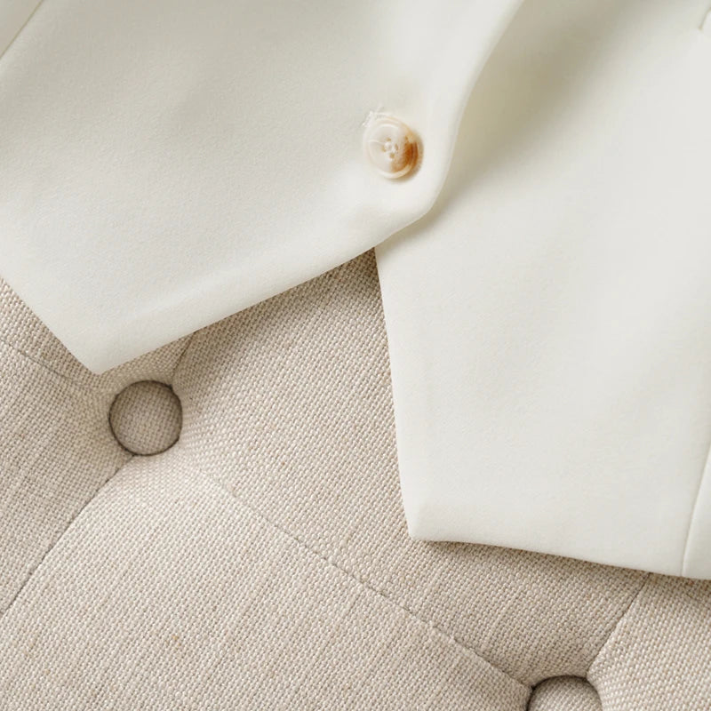 Fashionable White Short Suit Collar Vest for Women, Spring & Fall Style, Workplace Elegant, Slim and Versatile Sleeveless Vest t