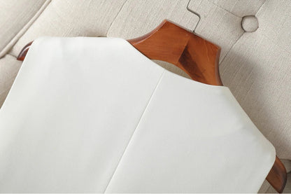 White Single Breasted V-Neck Short Slim Fitting Vest for Women in Spring and Autumn, Can Be Worn Externally or Internally with B