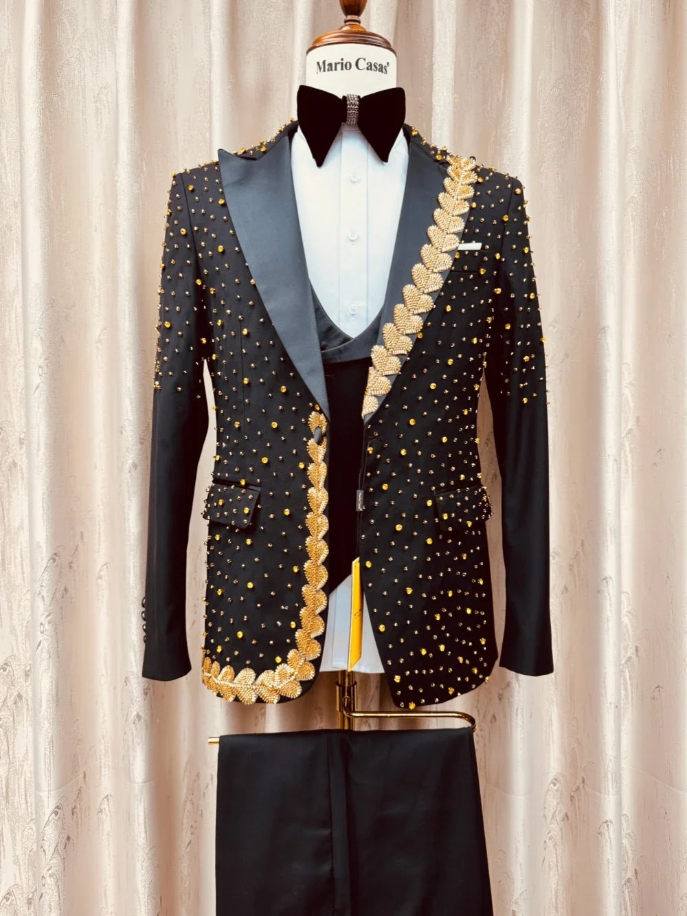Men's Golden Beaded Suits 3 Pieces Banquet Party Wear Exquisite Peak Lapel Suit Set Wedding Party Outfit Stage Costumes S-3XL