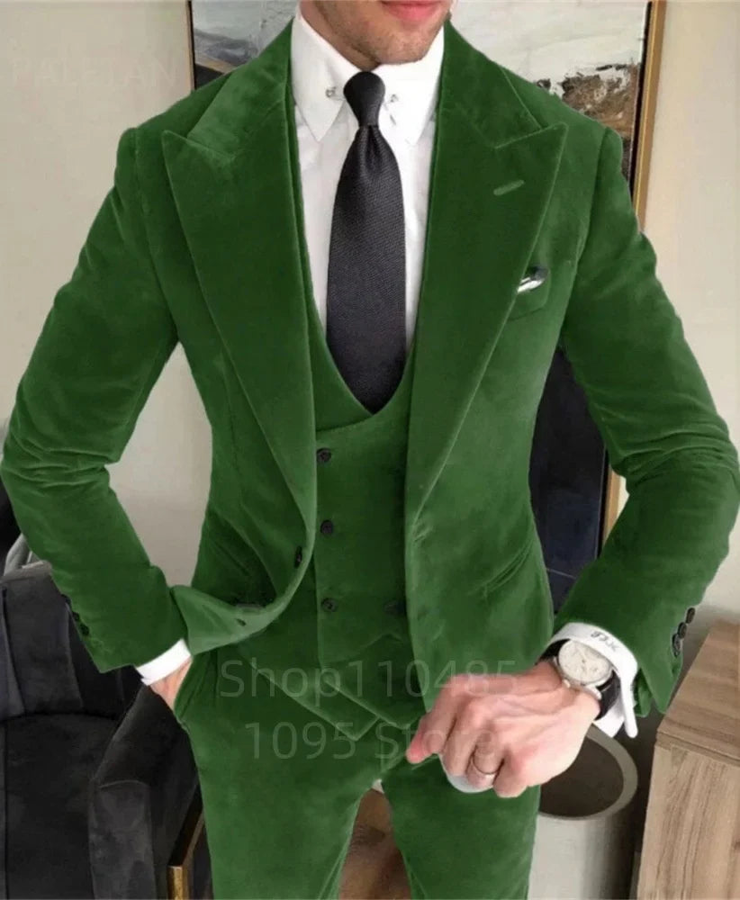 Elegant Velvet Men's 3 Pieces Suit Peak Lapel Jacket Vest and Trousers Dinner Wedding Tuxedos Slim Fit Formal Business Suits