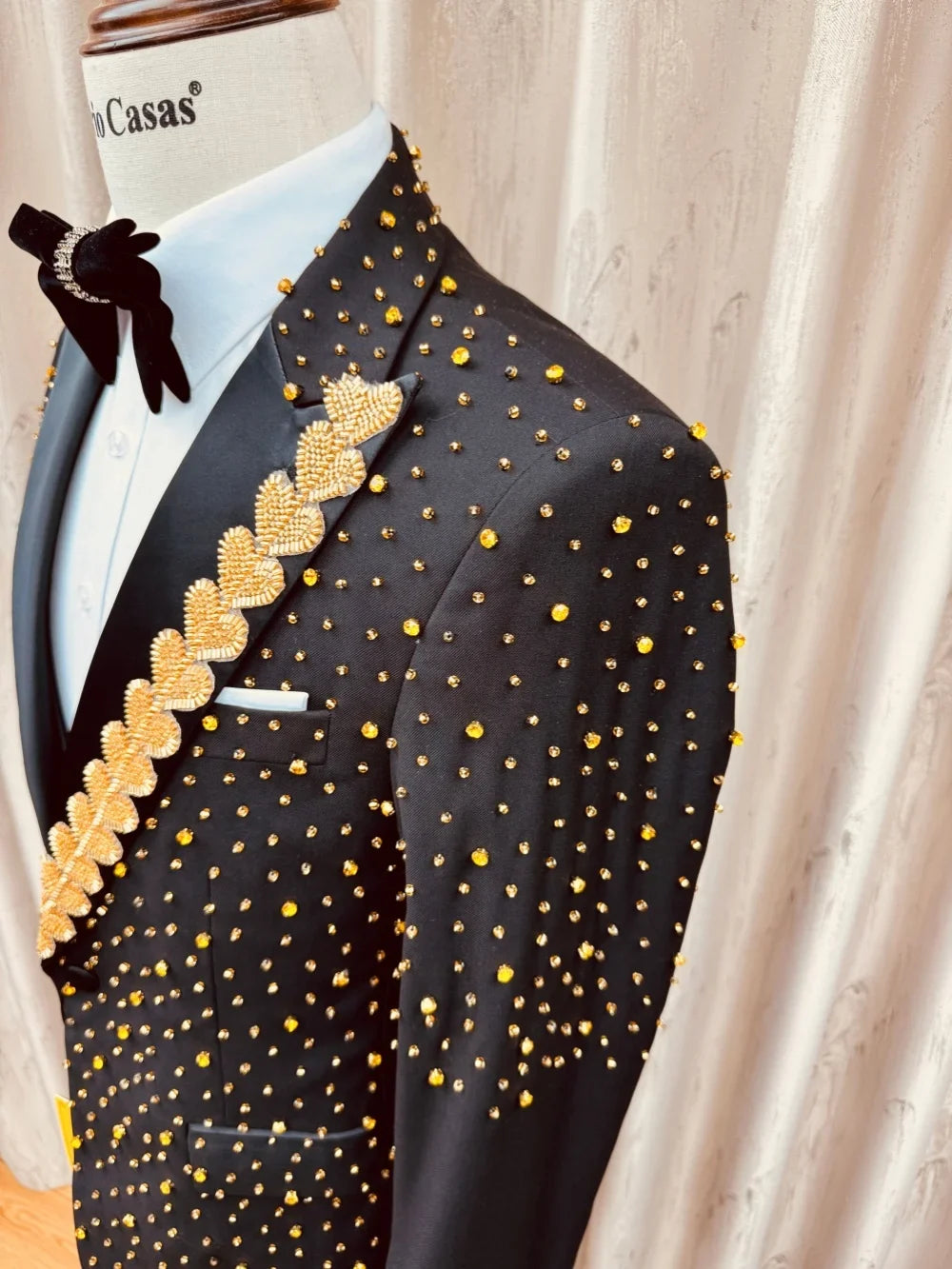 Men's Golden Beaded Suits 3 Pieces Banquet Party Wear Exquisite Peak Lapel Suit Set Wedding Party Outfit Stage Costumes S-3XL