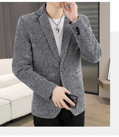 The new autumn and winter suits for men are fashionable and stylish, with a slim-fit small suit for young people and a single