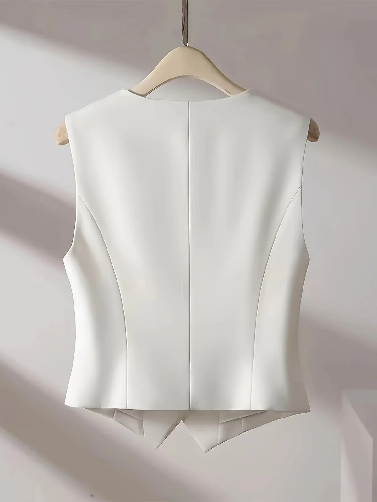 Women's Sleeveless Vest V-Neck Button Front Cut Casual Style With Elegant Spring Summer and Fall Routine Suitable for the Office