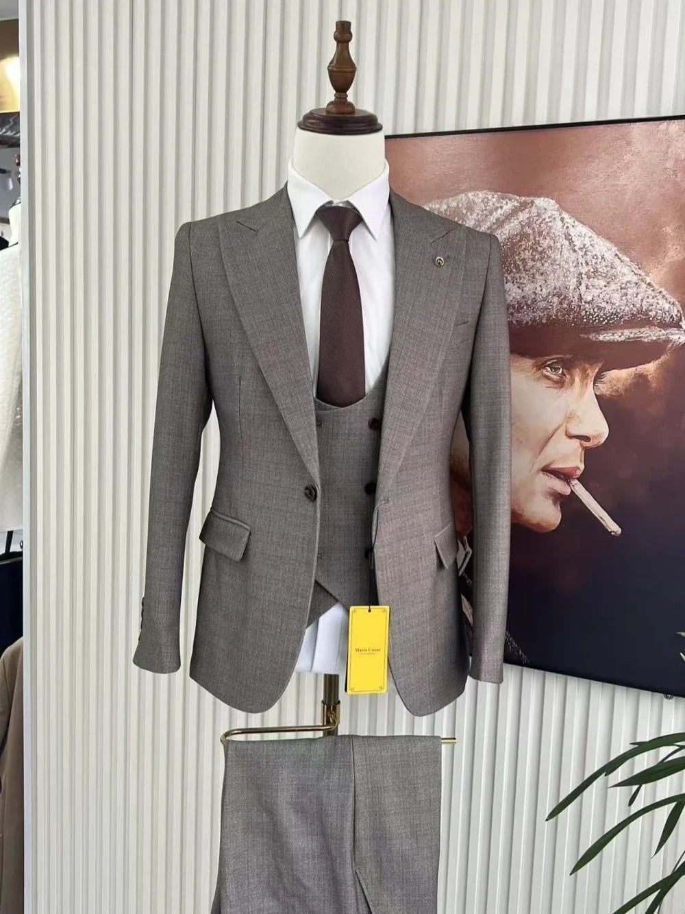 Men's Formal Peak Lapel Suit Set 3 Pieces Business Outfit Elegant Handsome Slim Fit Suits For Men Host Costumes Party Tuxedo