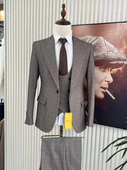 Men's Formal Peak Lapel Suit Set 3 Pieces Business Outfit Elegant Handsome Slim Fit Suits For Men Host Costumes Party Tuxedo