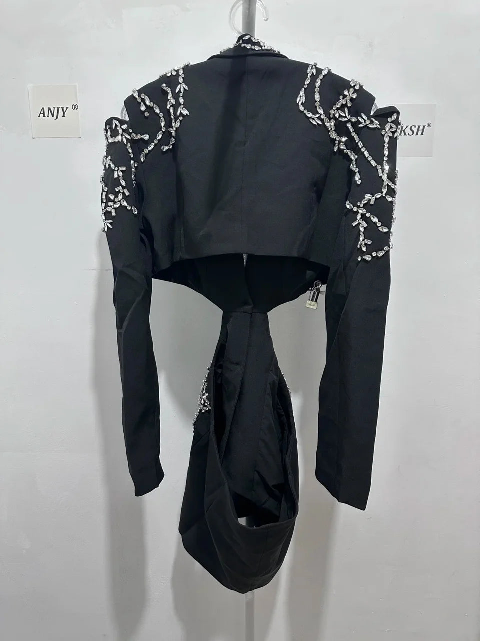 Sexy Stylish Coats 2025 Spring Autumn New Women Diamonds Nail Bead Heavy Waist Exposed High Sense Long Sleeve Blazer HK3760