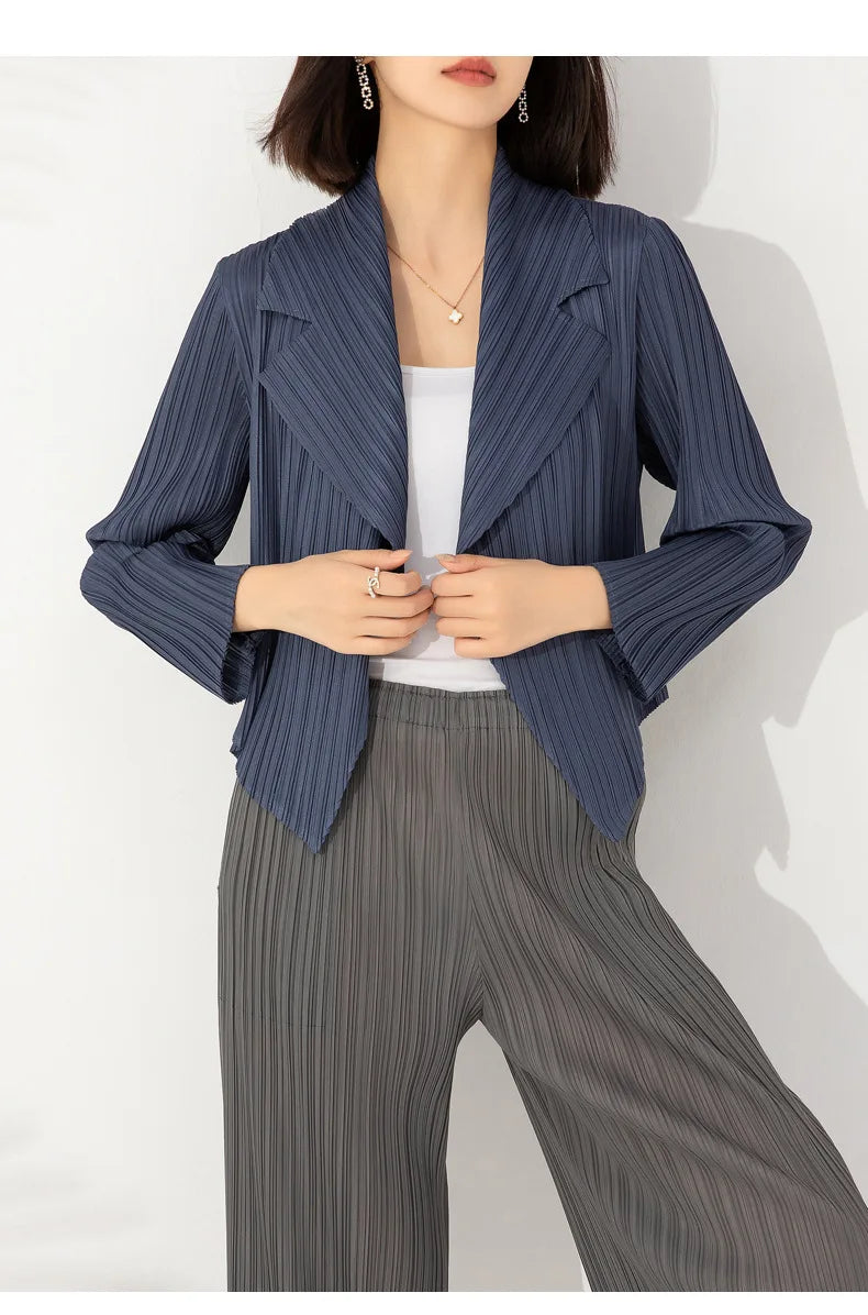 Pleated Coat Women's Early Autumn New Style 2023 Fashionable Versatile Suit Collar One Button Temperament Short Suit Top