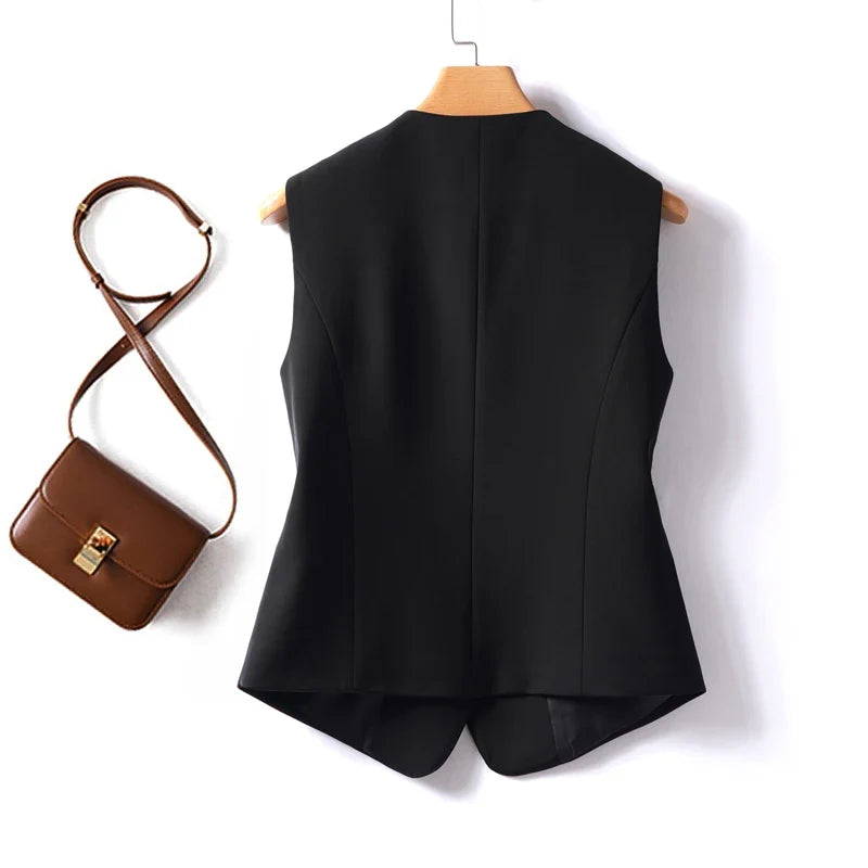 Black short V-neck slim fitting vest for women's spring and autumn jackets can be paired inside